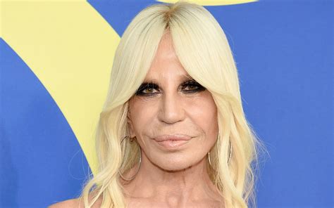 Donatella Versace gyönyörű volt a plasztika előtt.